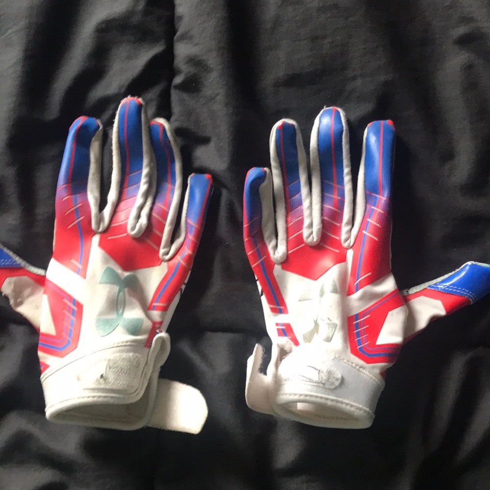 Red white and blue under foot B under armor gloves